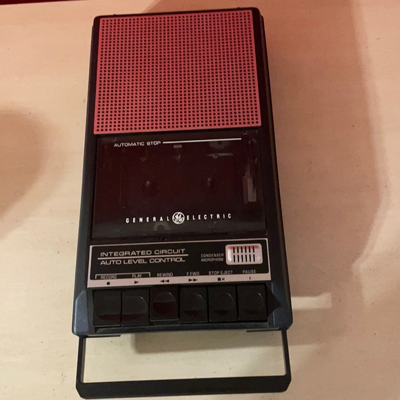 Vintage GE 3-5015 AC/DC cassette tape recorder - Picture 2 of 8